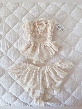 𝜗𝜚 Urban Outfitters Amie ruched & ruffled tube top set